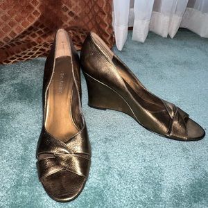 Bronze/ gold wedge Nine West open toe shoes